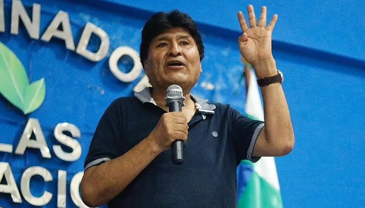 Evo tiene dengue y falta a su programa radial de domingo