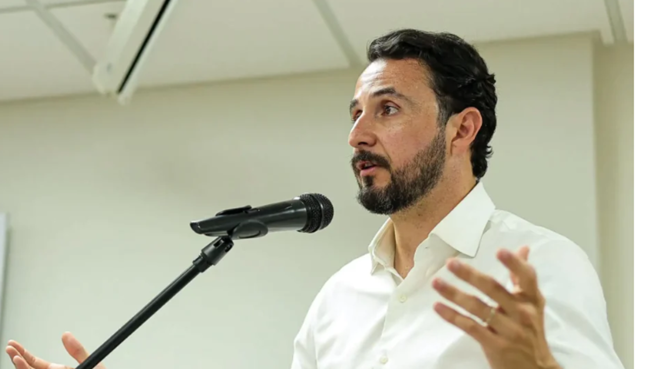 Velasco sobre el procedimiento de reelección de Castro: “Hay que quitarles poder a los políticos para devolvérselo a los ciudadanos”