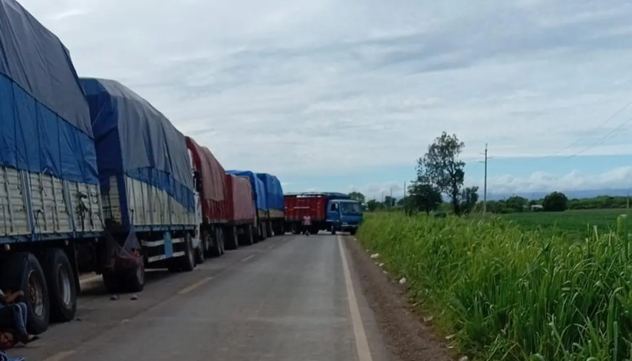 Dirigencia de campesinos instruye levantar todos los bloqueos en Bolivia y se mantiene en estado de emergencia