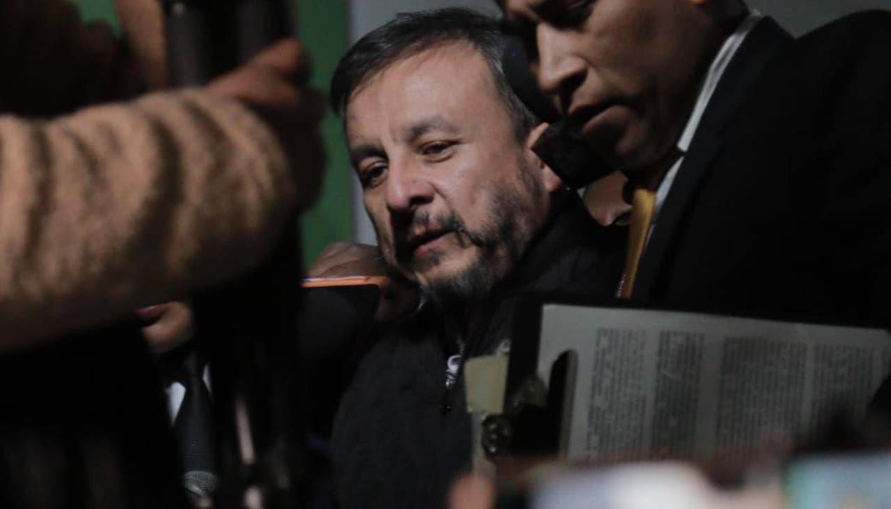 Exministro Medinaceli pasa la noche en celdas policiales a la espera de definir su situación jurídica