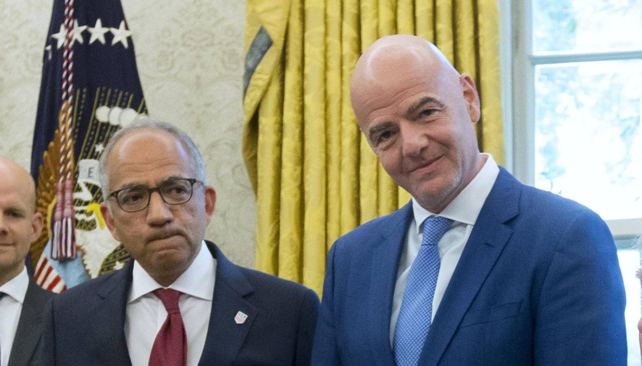Renuncia asesor clave de Infantino en protesta por su plan de vender el Mundial
