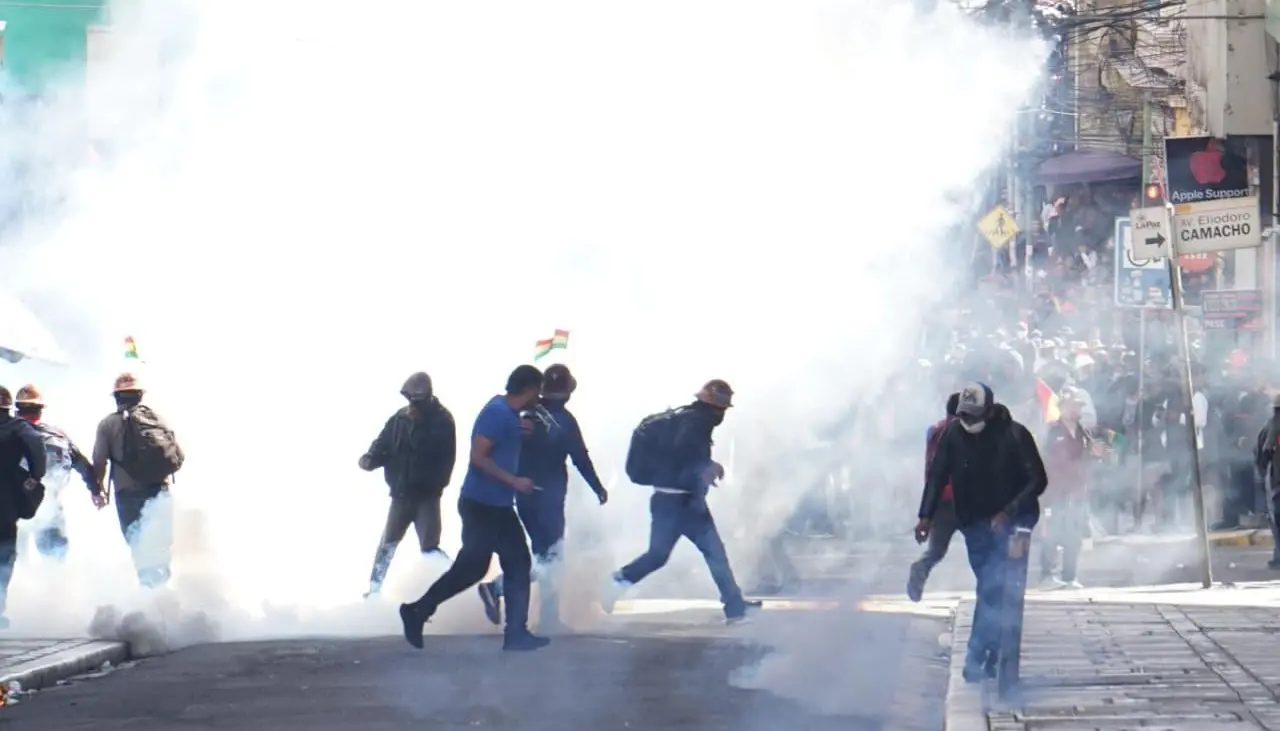 Protestas de la COB: Policía reporta una persona lesionada por dinamita 