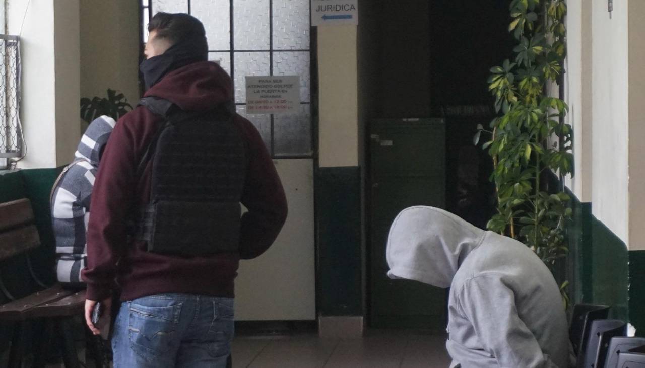 Dictan detención preventiva por cuatro meses para falso policía que robaba a turistas en terminal de La Paz