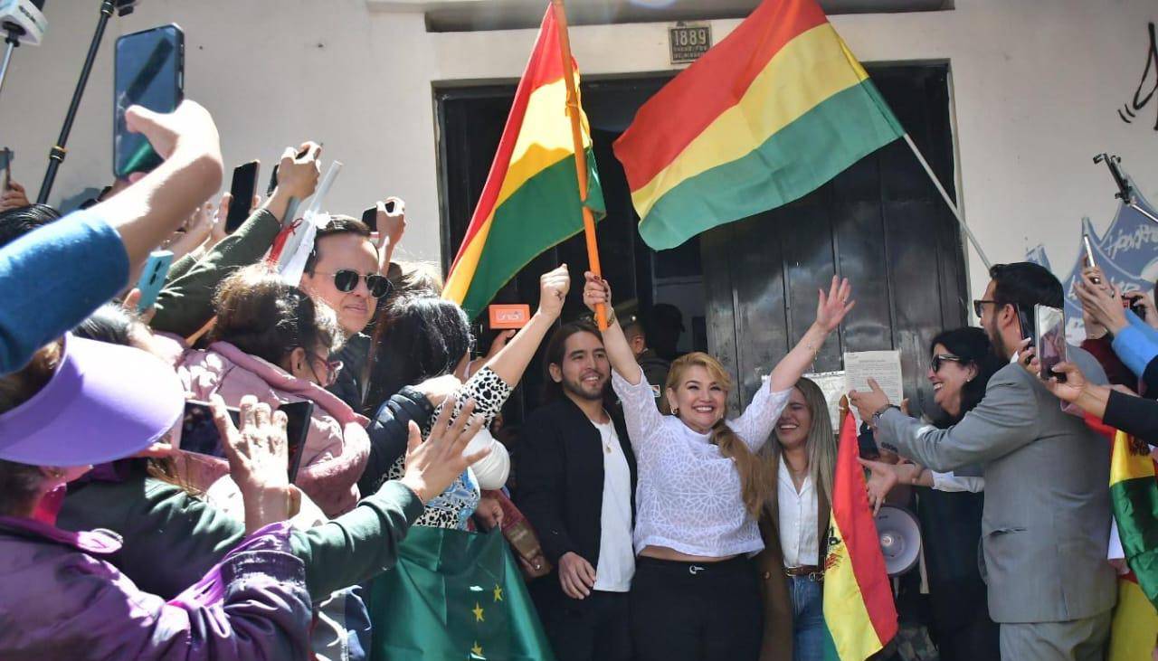 Jeanine Añez sale de la cárcel de Miraflores tras cuatro años y ocho meses de un proceso que calificó como ilegal