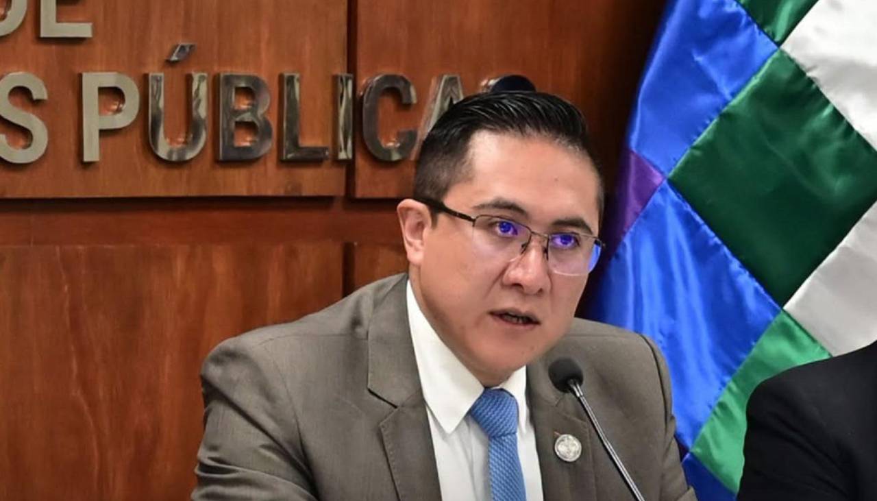 Ministro de Economía dice que el techo de la deuda flotante para este año es de $us 2.000 millones