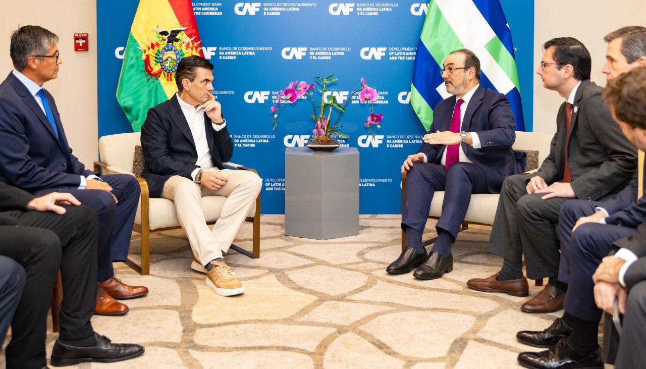 Paz se reúne con el presidente de la CAF y anuncia acuerdo financiero de $us 3.100 millones para la recuperación de Bolivia