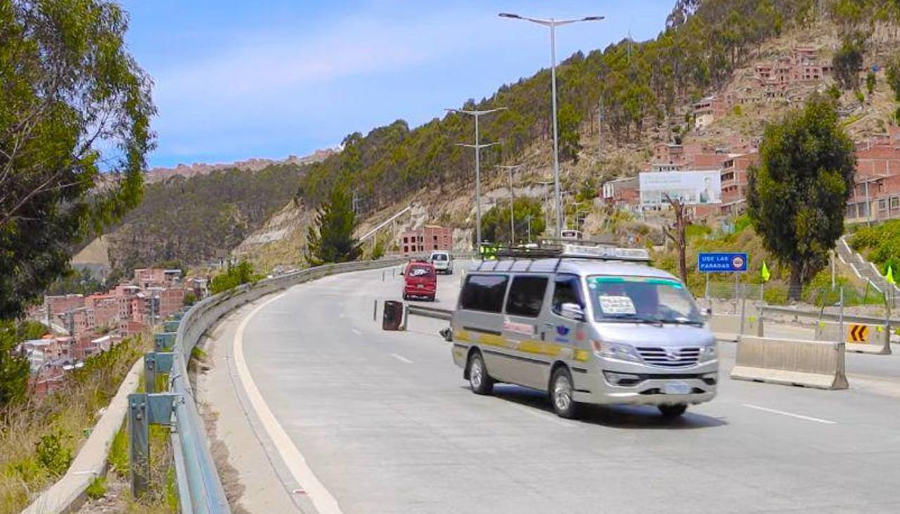 Navidad: Bolivia amanece sin bloqueos en las carreteras pero piden cuidado en vías con obras de mantenimiento