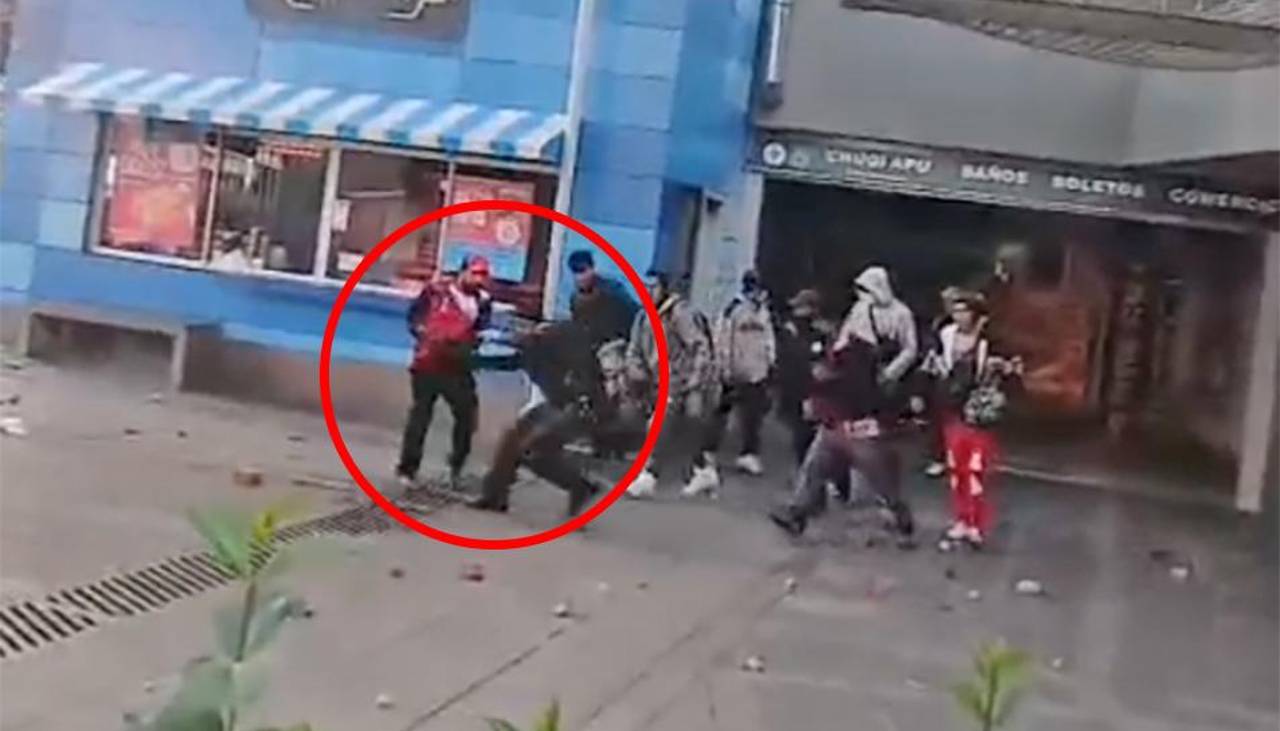 Aprehenden a dos hombres por la brutal golpiza a un policía en el teleférico y son denunciados por tentativa de asesinato