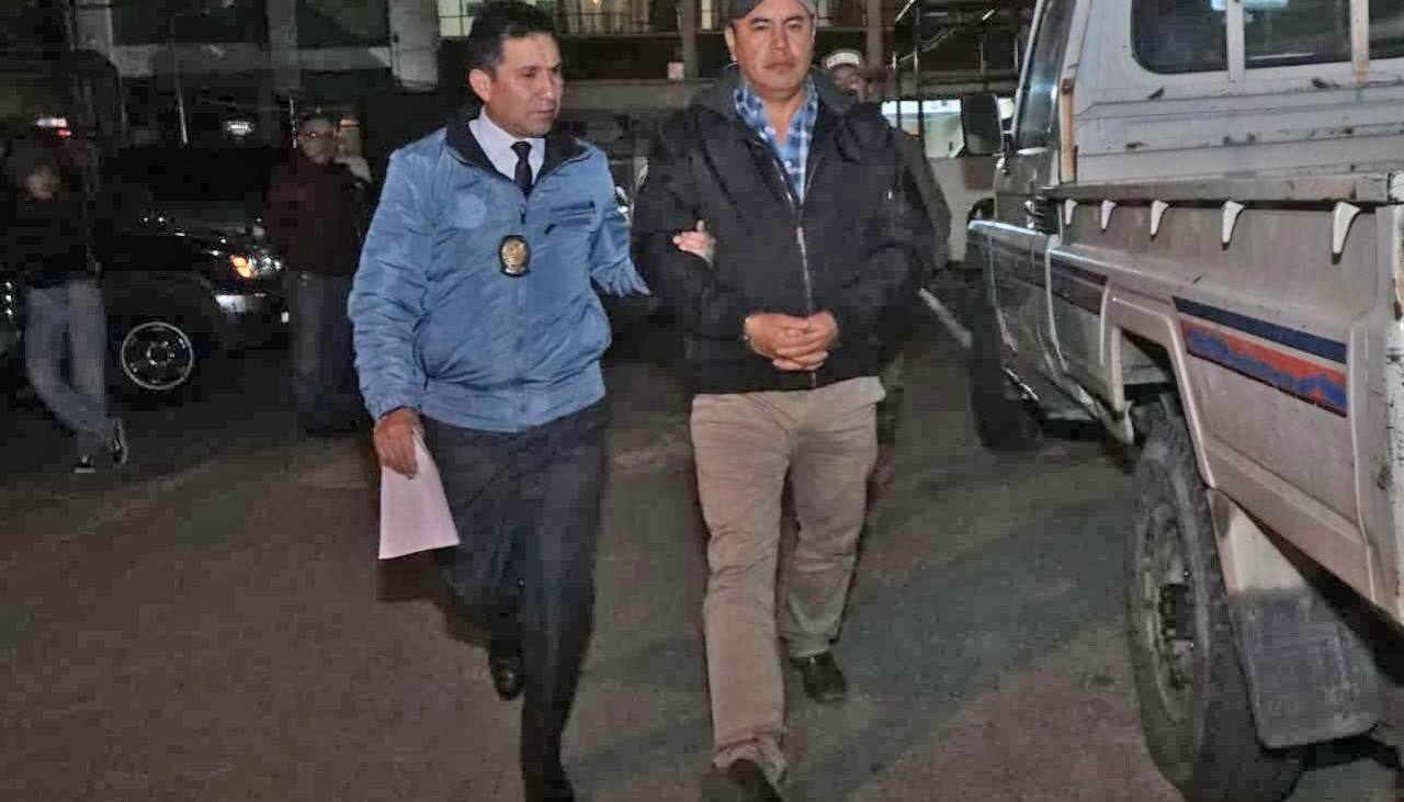 Aprehenden al exfiscal de Obras por el caso de la construcción del edificio de la Aduana de Tarija