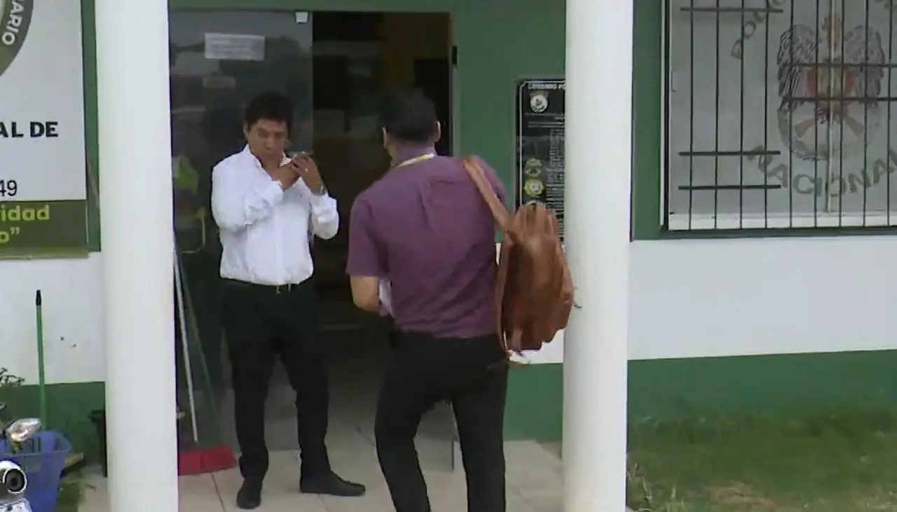 Caso doble secuestro: Expareja de Ivar García llega a oficinas de la Policía para declarar