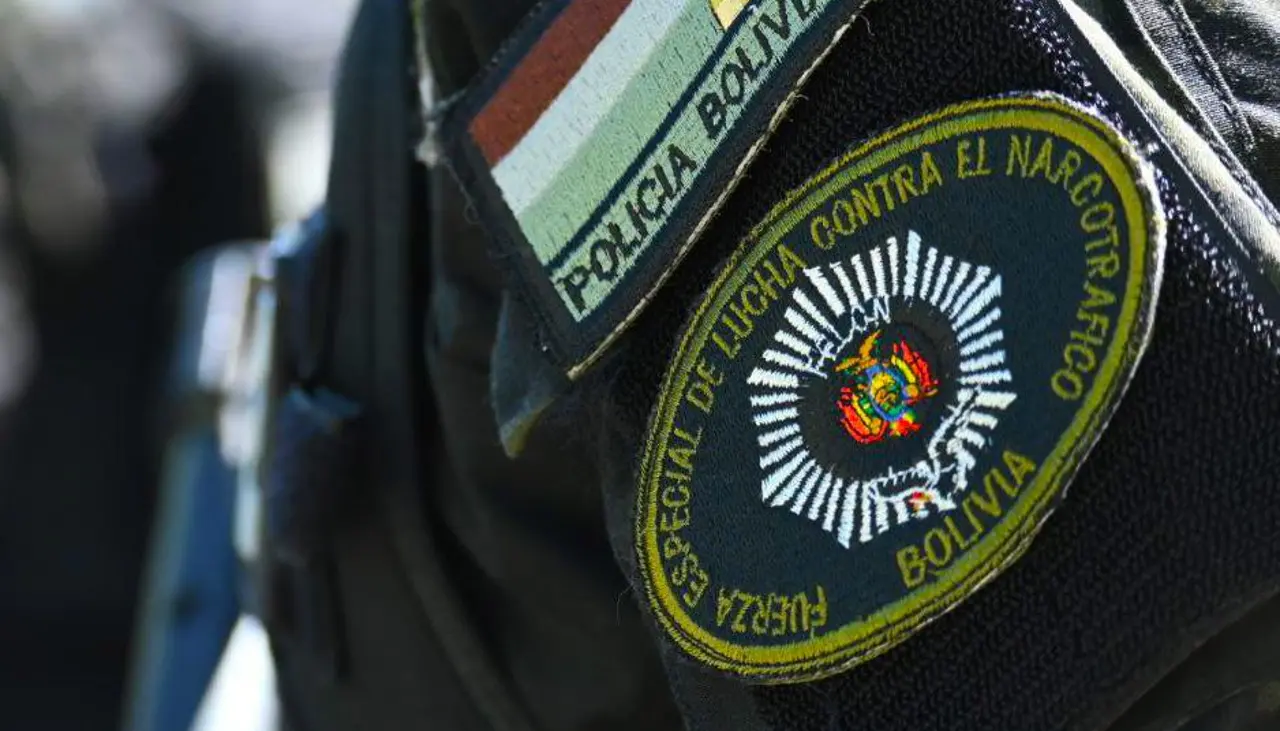 Tres hombres armados y vestidos de policías antidroga robaron en una casa en Cochabamba