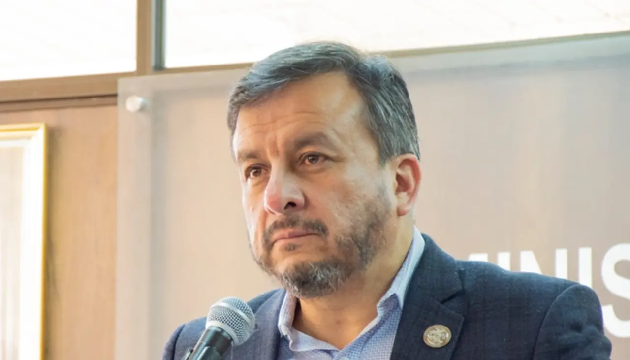 La parte operativa es YPFB, señala Medinaceli al ser consultado sobre la calidad del combustible