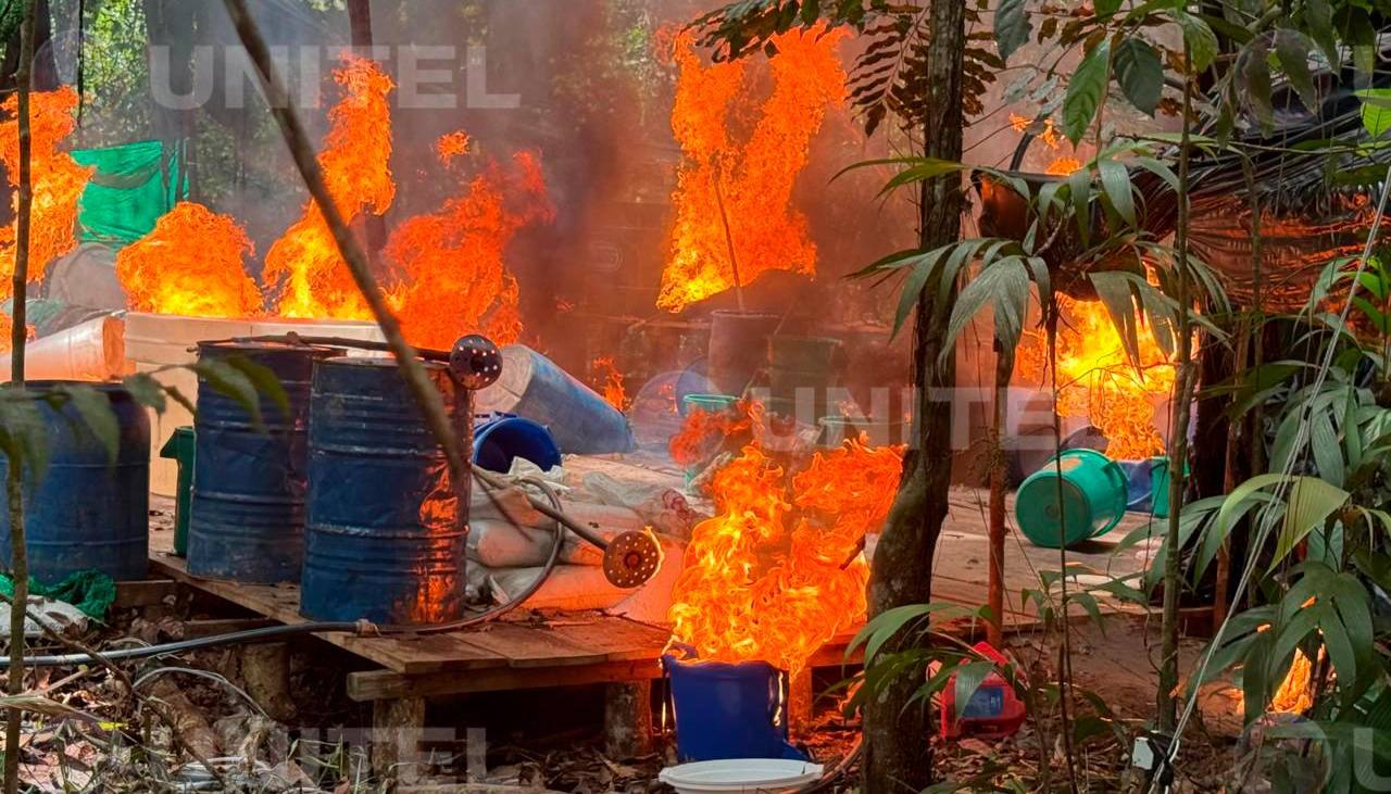 Operativo de Umopar destruyó laboratorio de droga y precursores químicos en el trópico de Cochabamba