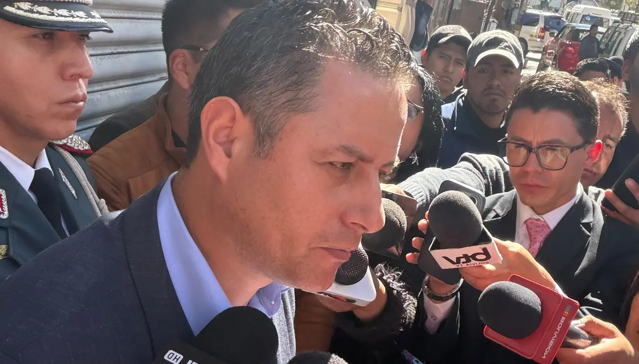 “He tenido una conversación muy corta”: Lara visita cárcel de San Pedro y habla con Luis Arce