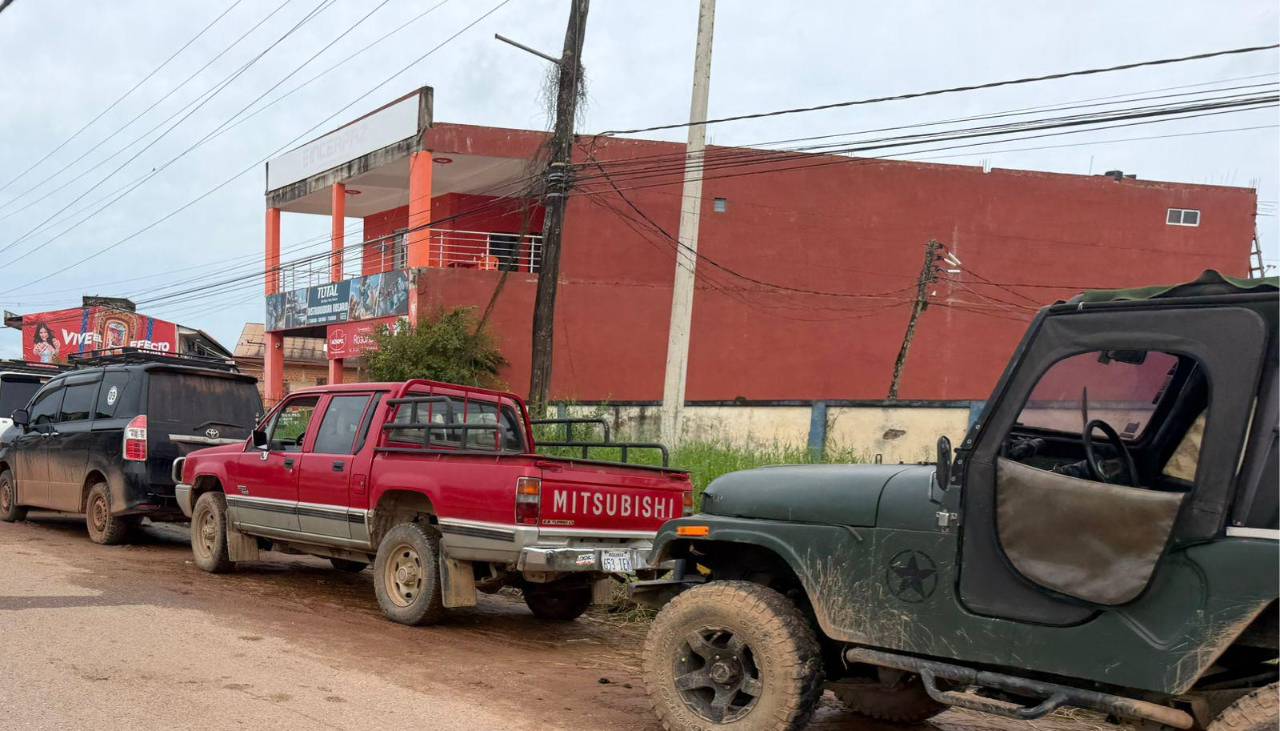 Conductores en Trinidad forman filas para abastecerse con combustible