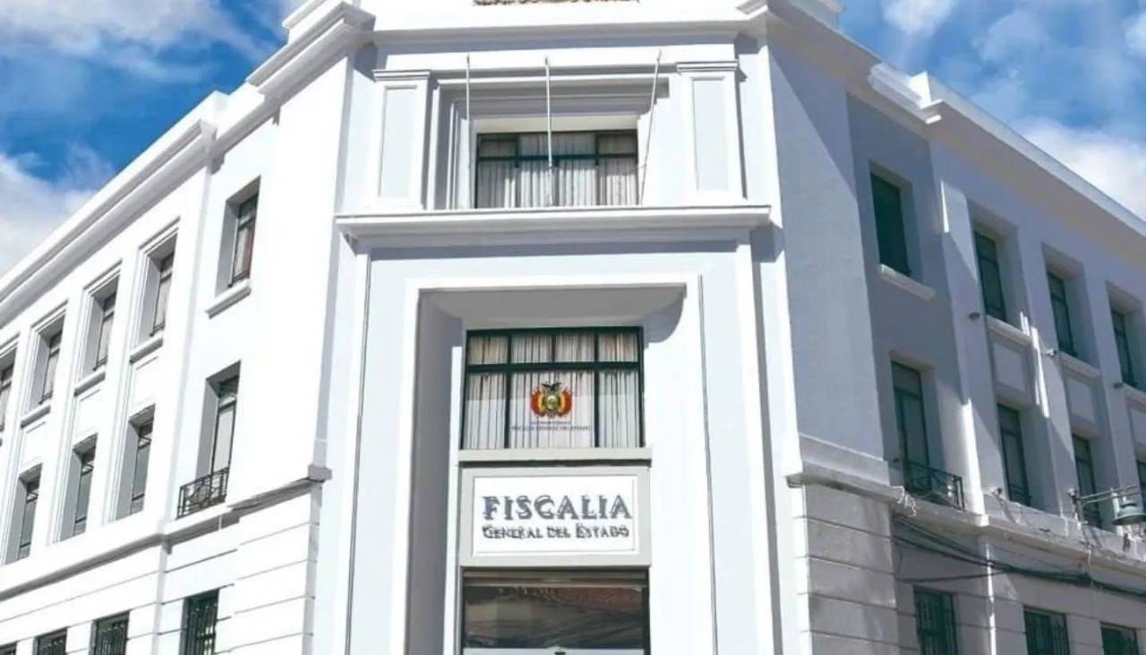 Fiscalía General defiende la legalidad de la sucesión y garantiza continuidad del servicio en el país 