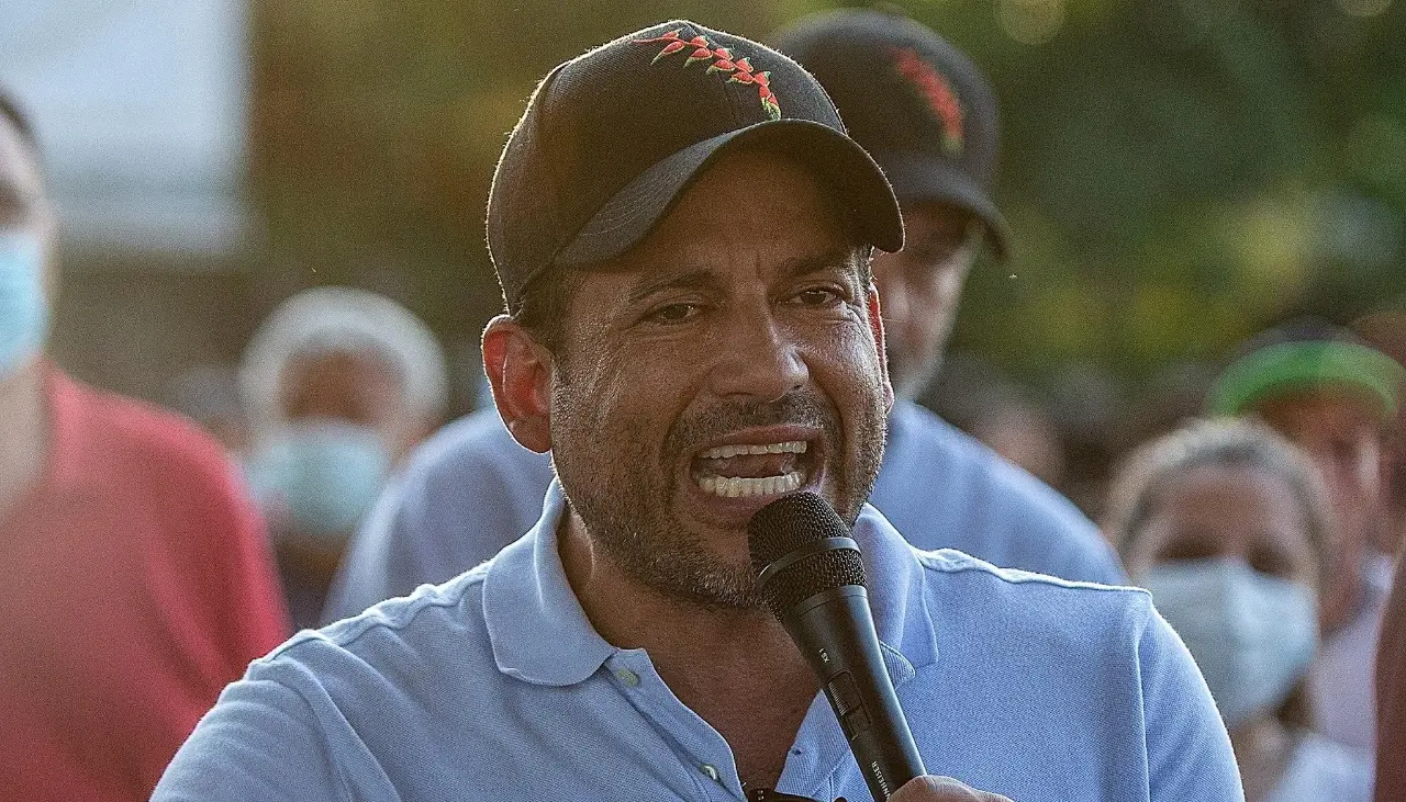Camacho sobre alza del dólar: “Evo, Arce, Andrónico y el MAS hundieron a un país rico en el mejor momento de su historia”