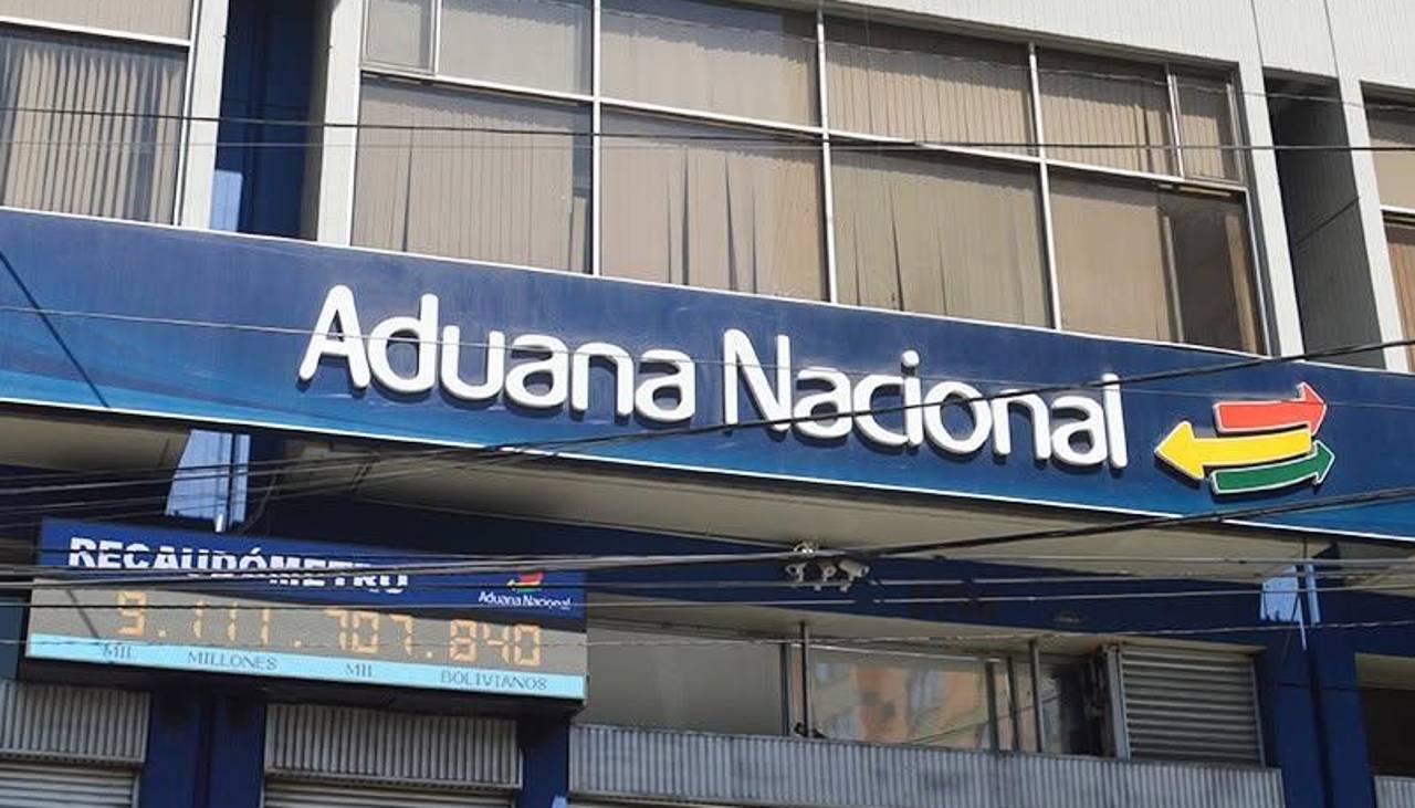 Ministro Espinoza anuncia cambios en la Presidencia de la Aduana y un proceso para la institucionalización de cargos