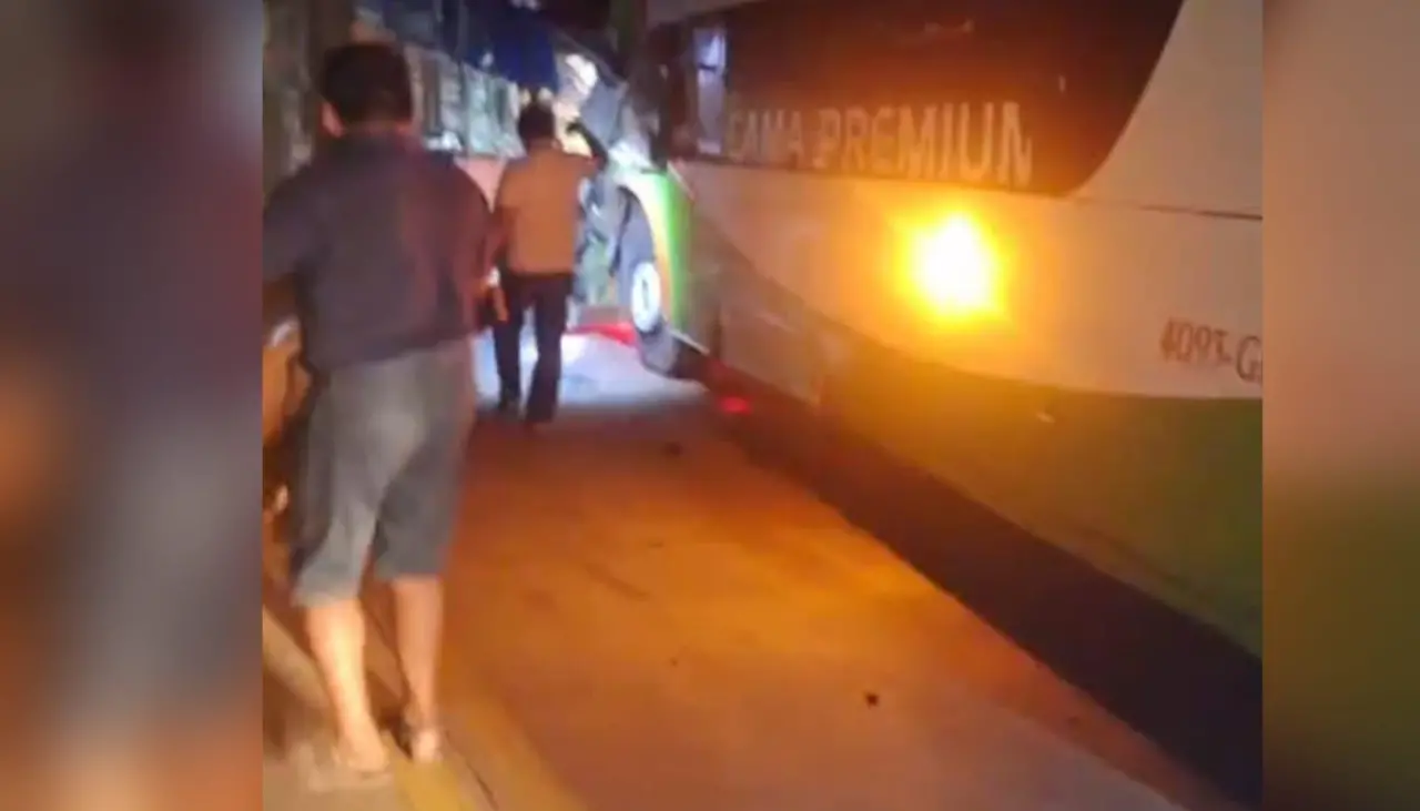 Trágico accidente deja dos muertos en choque entre una flota y un tráiler en la carretera Bioceánica