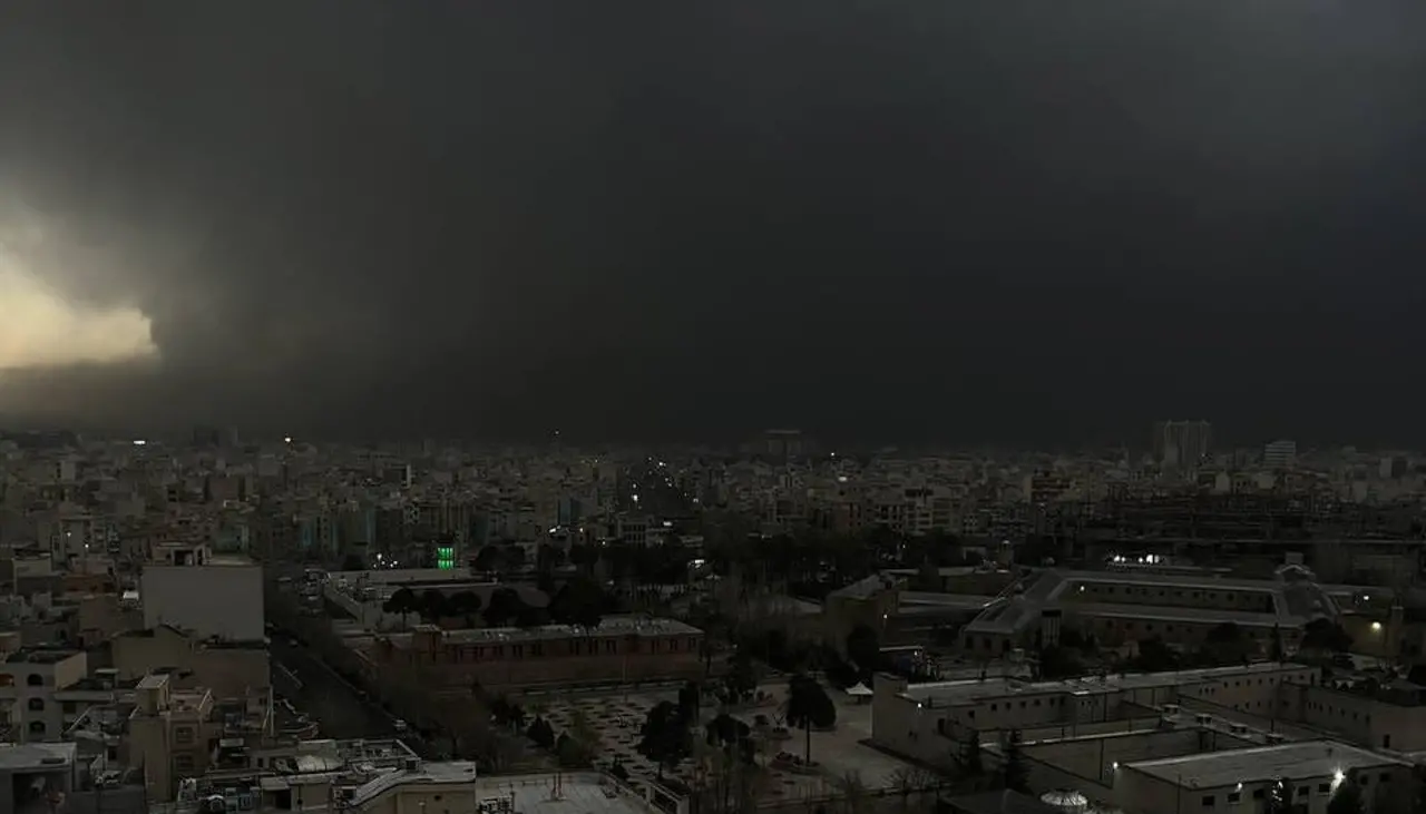 Irán advierte con riesgo de lluvia ácida por ataques de EEUU e Israel y pide a pobladores de Teherán no salir de sus hogares