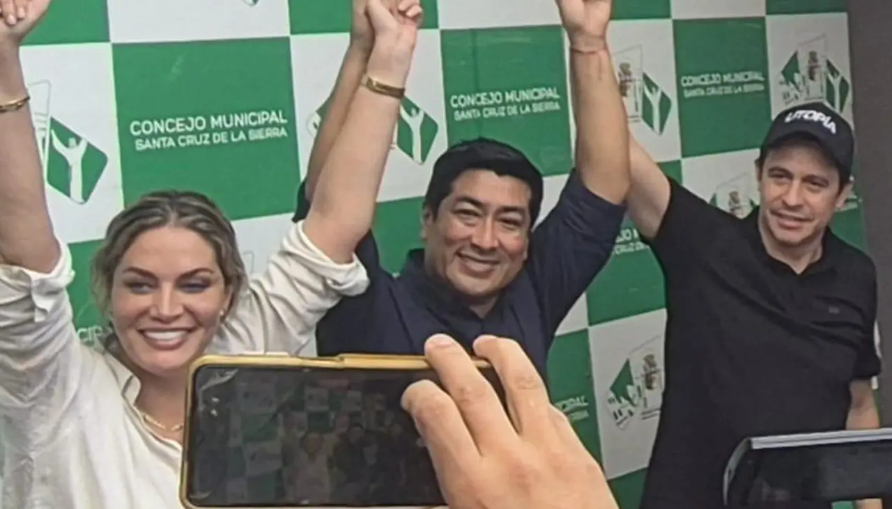En tensa sesión eligen a Israel Alcócer como presidente del Concejo Municipal de Santa Cruz de la Sierra