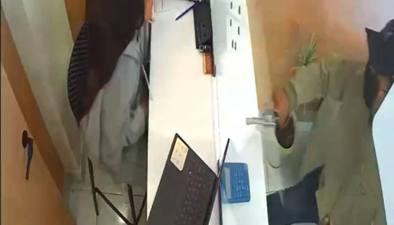 Policía captura a dos presuntos autores del atraco a una casa de cambio en Cochabamba 