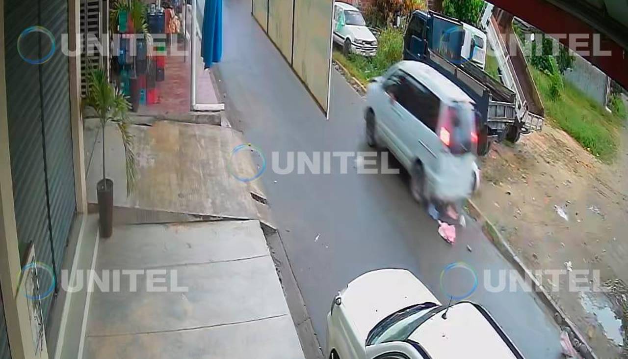 Video: Conductor atropella a dos estudiantes y los deja gravemente heridos 