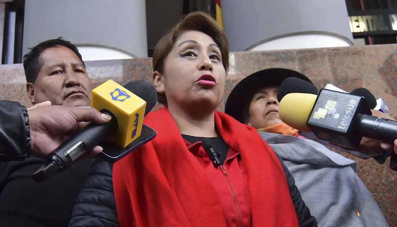 Ruth Nina dice que acudirá a citación de la Fiscalía “siempre y cuando haya garantías” 
