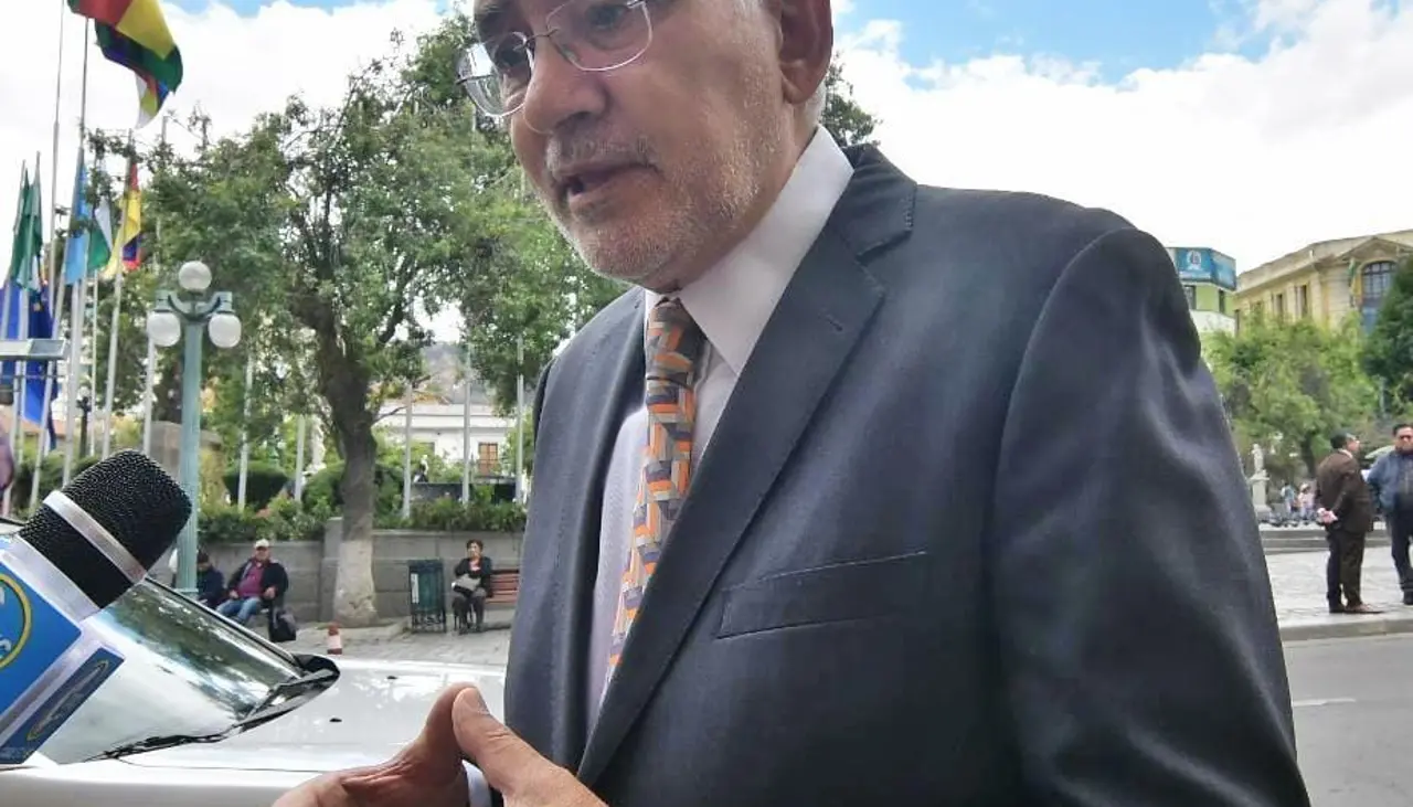 Mesa reaparece y dice que la crisis económica es el desafío para el próximo Gobierno