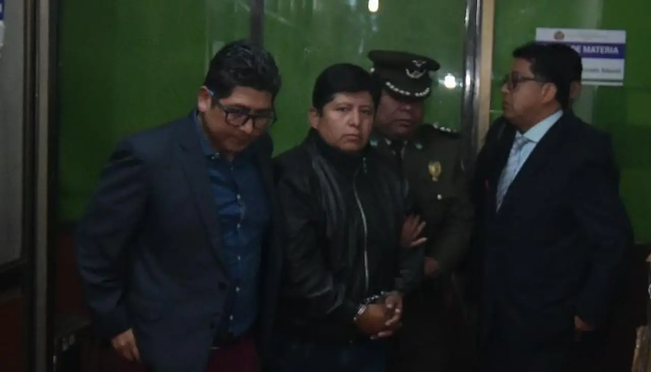 El exlíder de la COB, Juan Carlos Huarachi, es trasladado a la cárcel de San Pedro