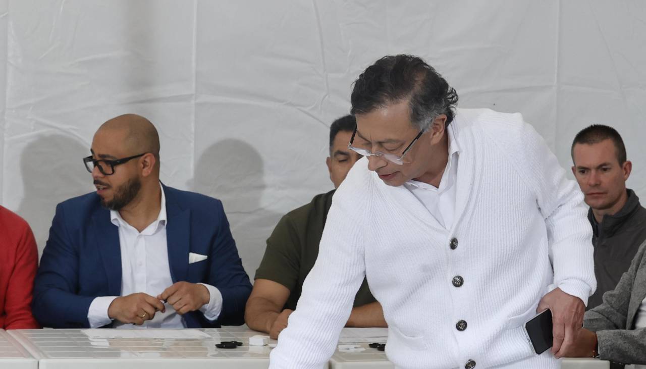 Petro vota en las elecciones en las que se escogerá a su sucesor para el periodo 2026-2030