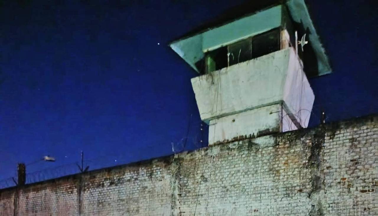 Aprehenden a tres policías por la fuga de dos privados de libertad de Palmasola