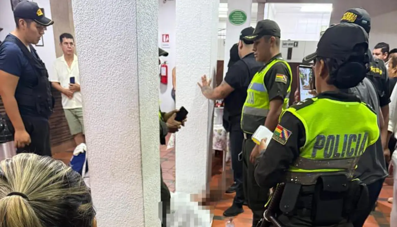 ¿De qué murió la mujer que festejaba su cumpleaños en un restaurante cruceño?, este es el informe policial