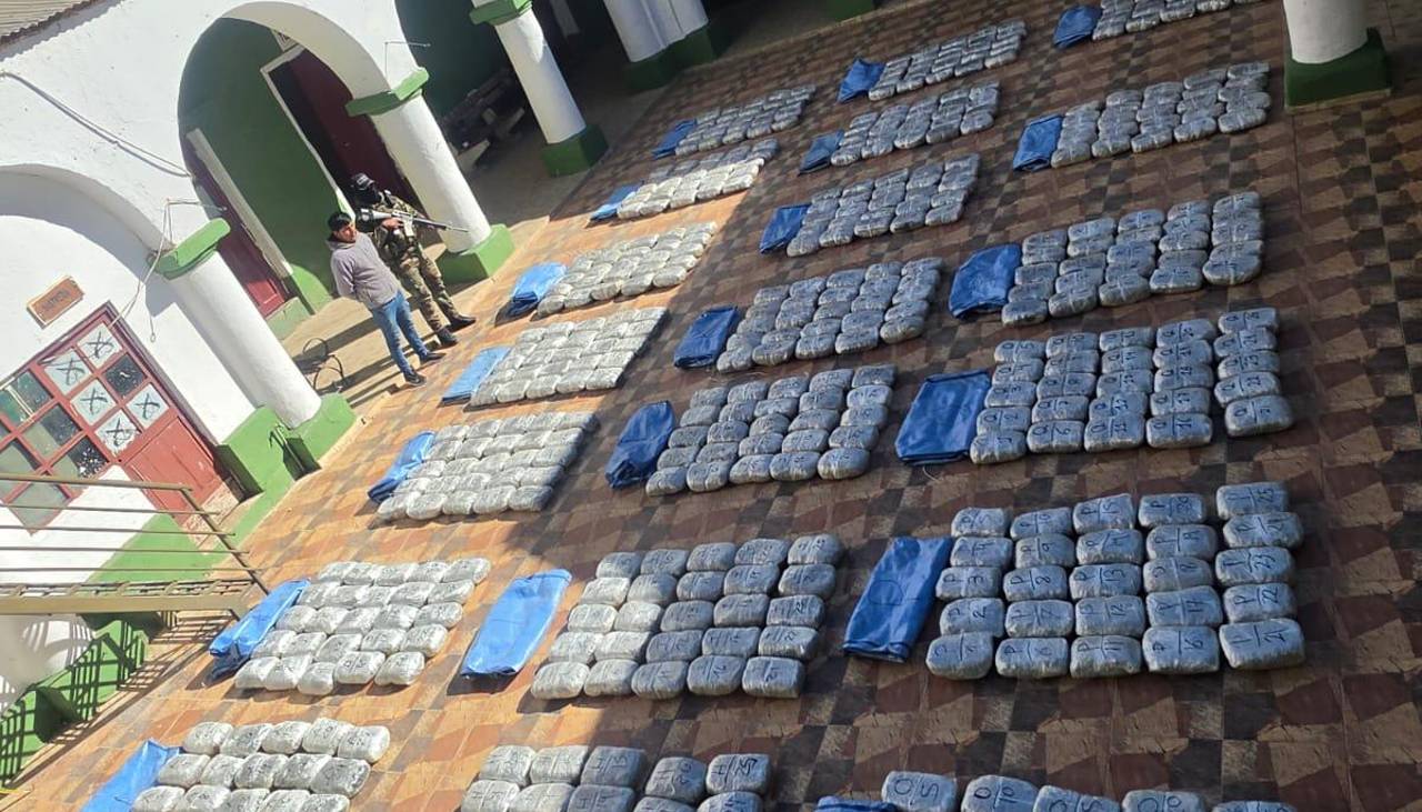 Hallan 5,5 toneladas de droga en bolsas de yute en un minibús que estaba cerca de un retén