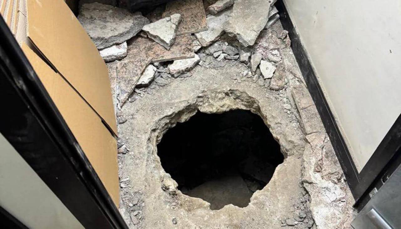 Asaltan banco al estilo La Casa de Papel: Máscaras, rehenes, armas de juguete y fuga por un túnel