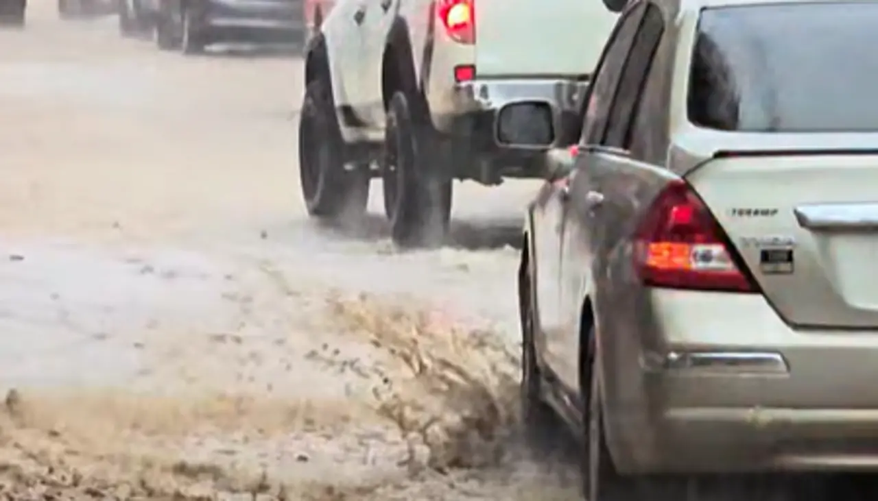 Intensa lluvia inunda calles en Potosí; en un mercado se reportó pérdida de mercadería