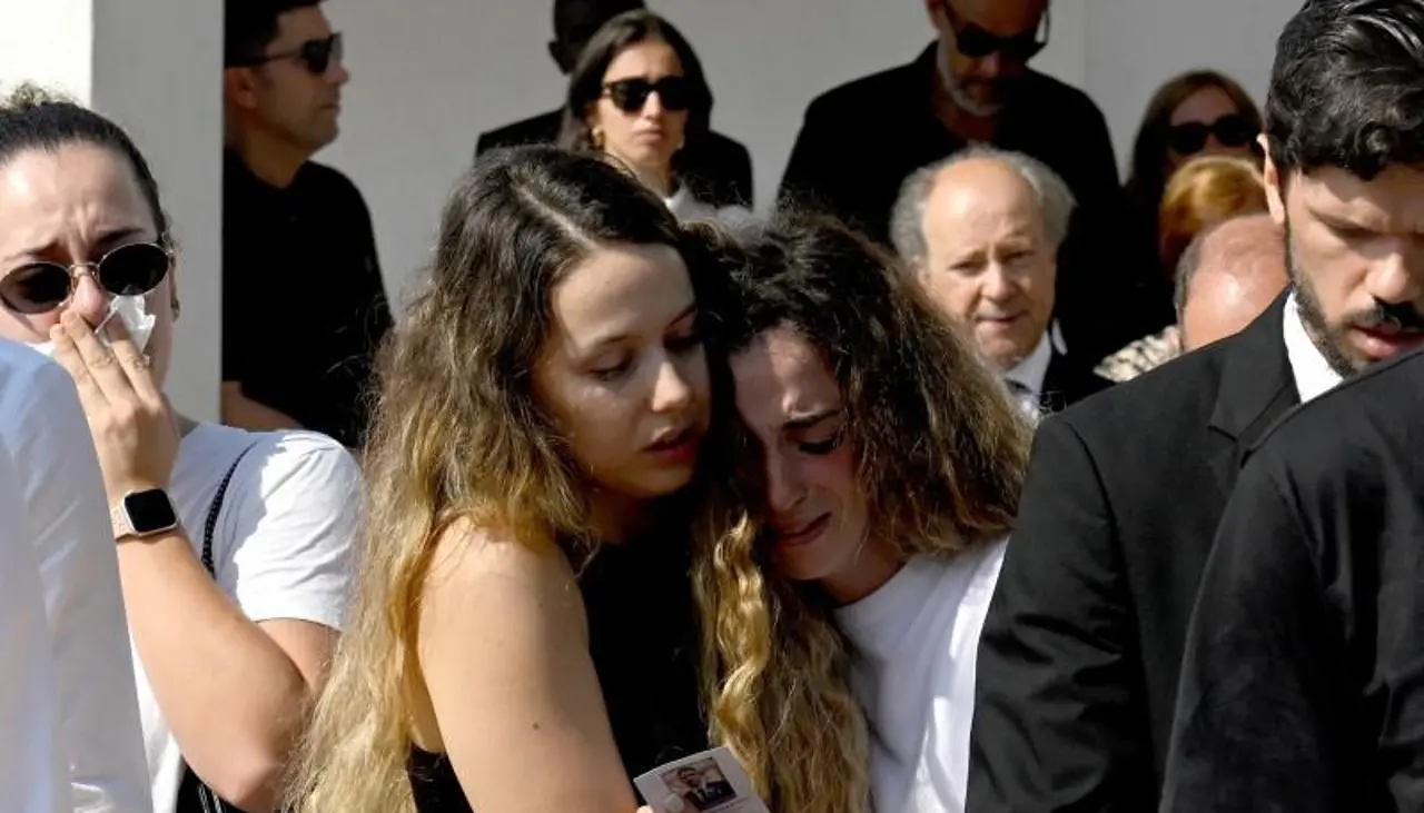 La emotiva despedida a Diogo Jota a su última morada; familiares y gente del fútbol asistieron al funeral