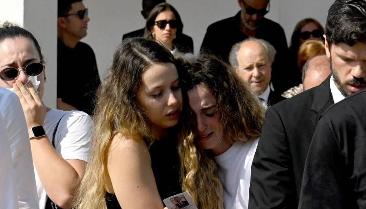 La emotiva despedida a Diogo Jota a su última morada; familiares y gente del fútbol asistieron al funeral