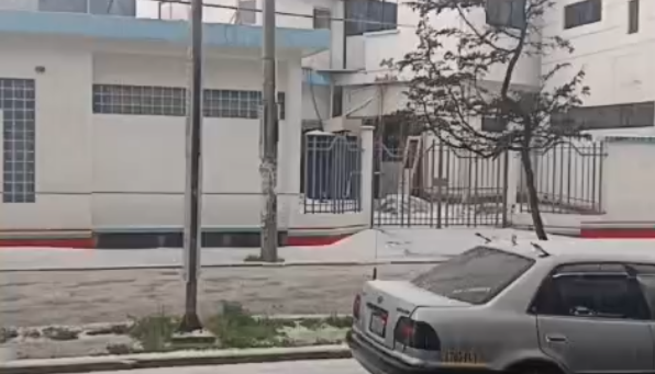 Cae lluvia con granizo en La Paz: Alcaldía recomienda no salir de casa o buscar refugio 