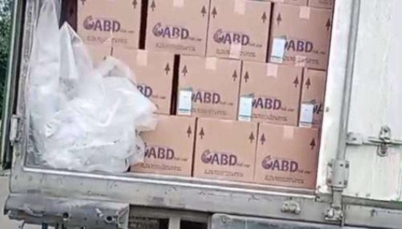 Camión con carga de medicamentos para pacientes renales está atrapado en el bloqueo del puente Ichilo