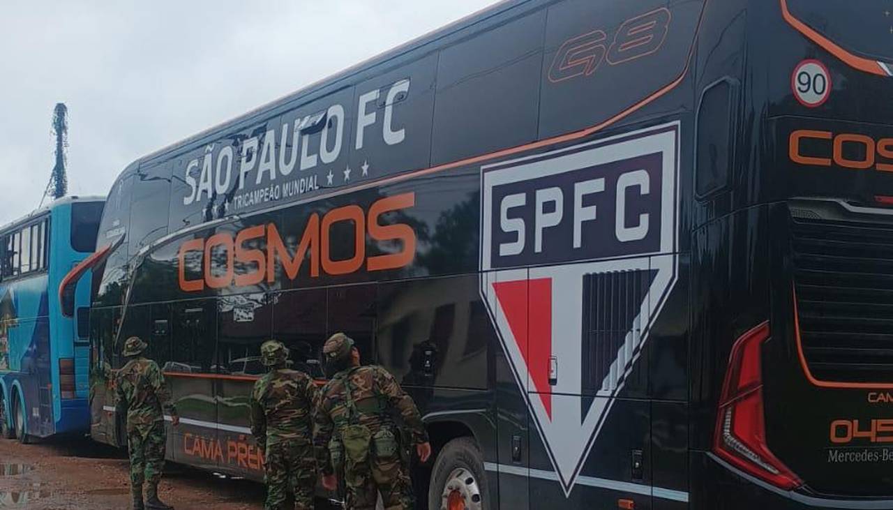 ¿Qué se sabe del bus con escudo del São Paulo FC que fue detenido por la Policía en Bolivia?