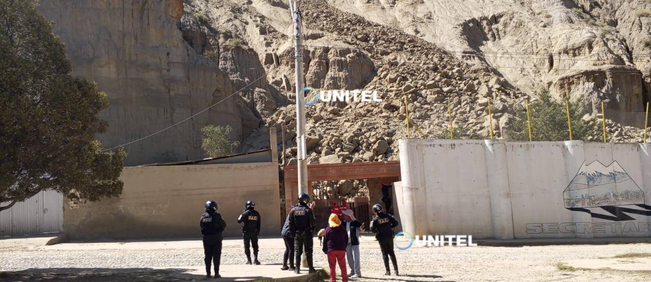 No hay heridos en deslizamiento de tierra y rocas en Achumani; Alcaldía de La Paz no descarta demolición controlada