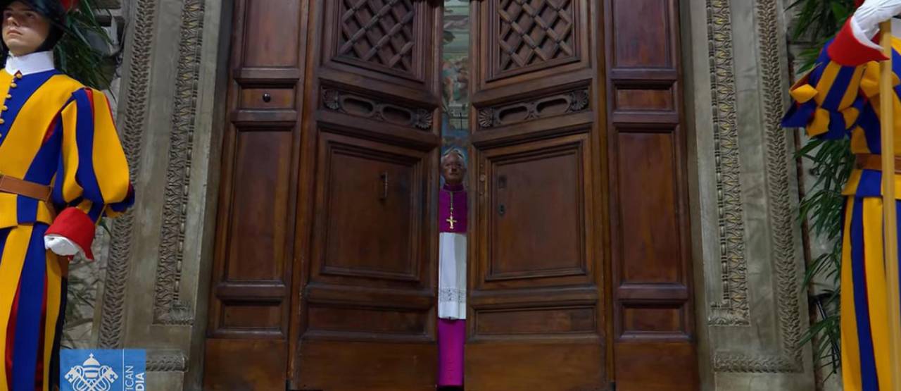 Elección del nuevo papa: Se cierran las puertas de la capilla Sixtina para comenzar la votación