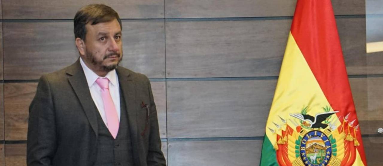 Ministro de Hidrocarburos evade la censura tras una maratónica sesión en la Asamblea Legislativa