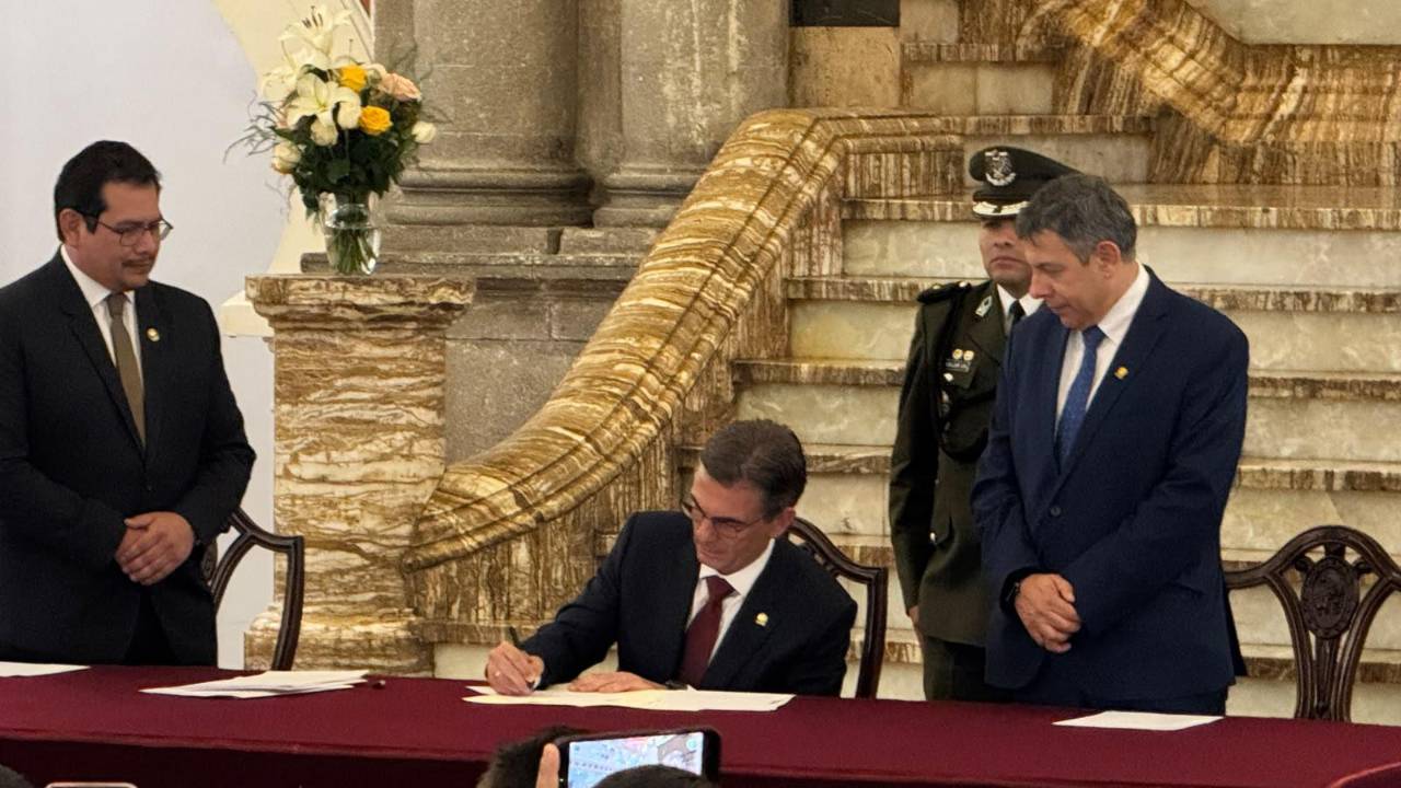 Rodrigo Paz promulga ley para suspender al fiscal general y designar un interino
