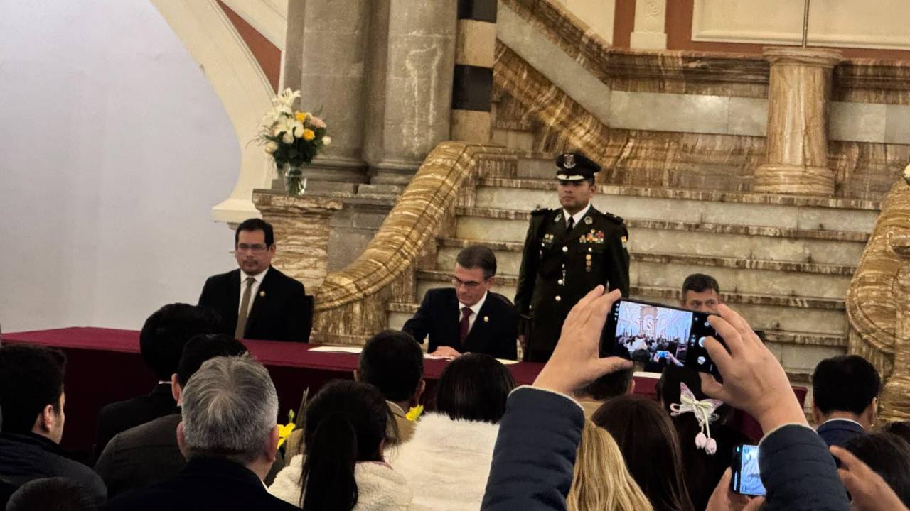 Rodrigo Paz promulga ley para suspender al fiscal general y designar un interino