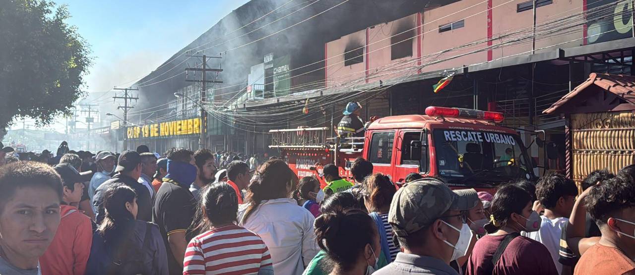 Incendio en Barrio Lindo: Fiscalía abre investigación “contra presuntos autores” para determinar causas del siniestro