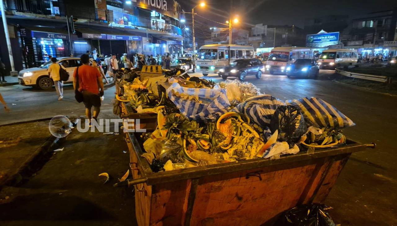 Por falta de diésel, basura se queda sin recoger y se acumula en calles y mercados cruceños