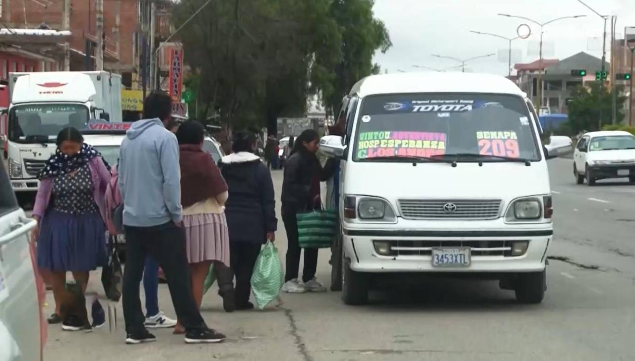 Pese a no haber aprobación, transportistas en Cochabamba subieron el pasaje interprovincial