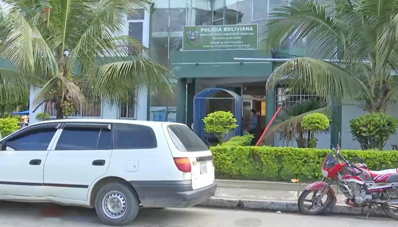 Hombre es acusado de intentar asesinar a su esposa con un arma blanca